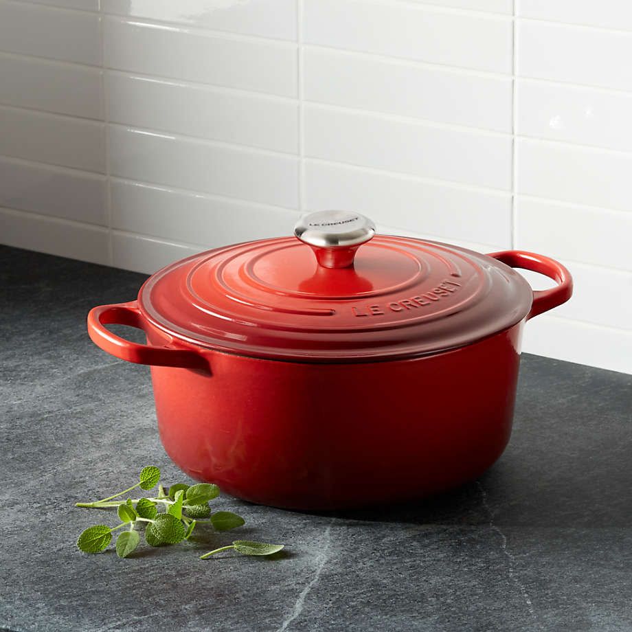 Signature Round Dutch Oven - Cerise 5.5 qt. | Le Creuset