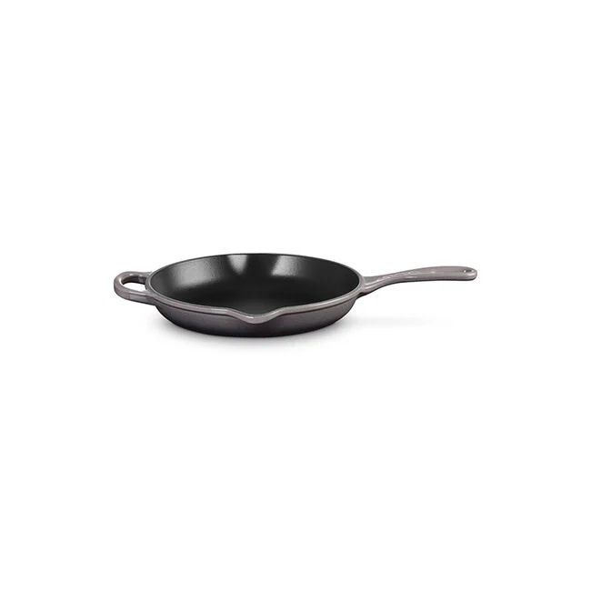 Signature Iron Handle Skillet - Oyster 9" (1-3/8 qt.) | Le Creuset