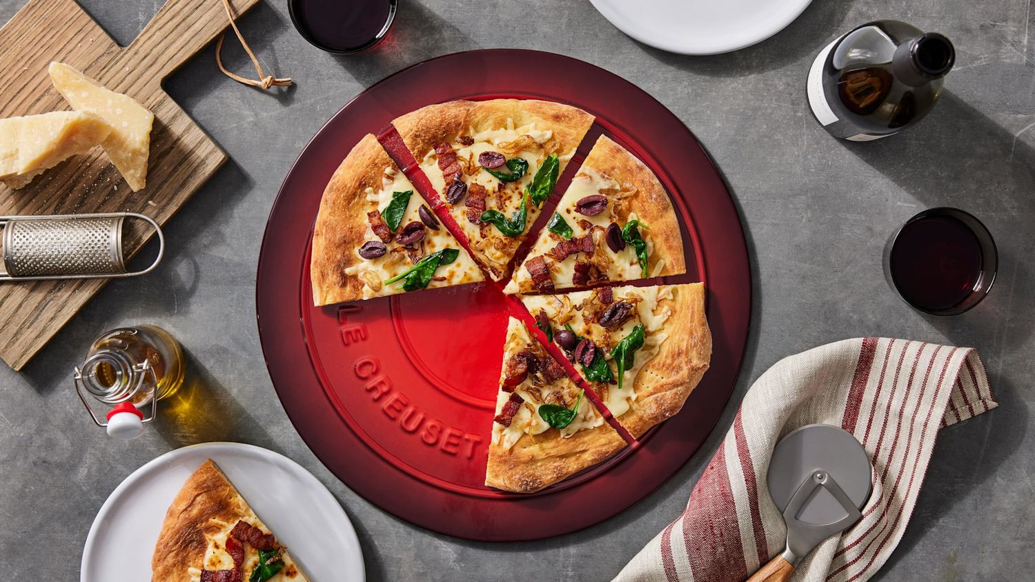 Oyster 15" Round Pizza Stone 15 in | Le Creuset