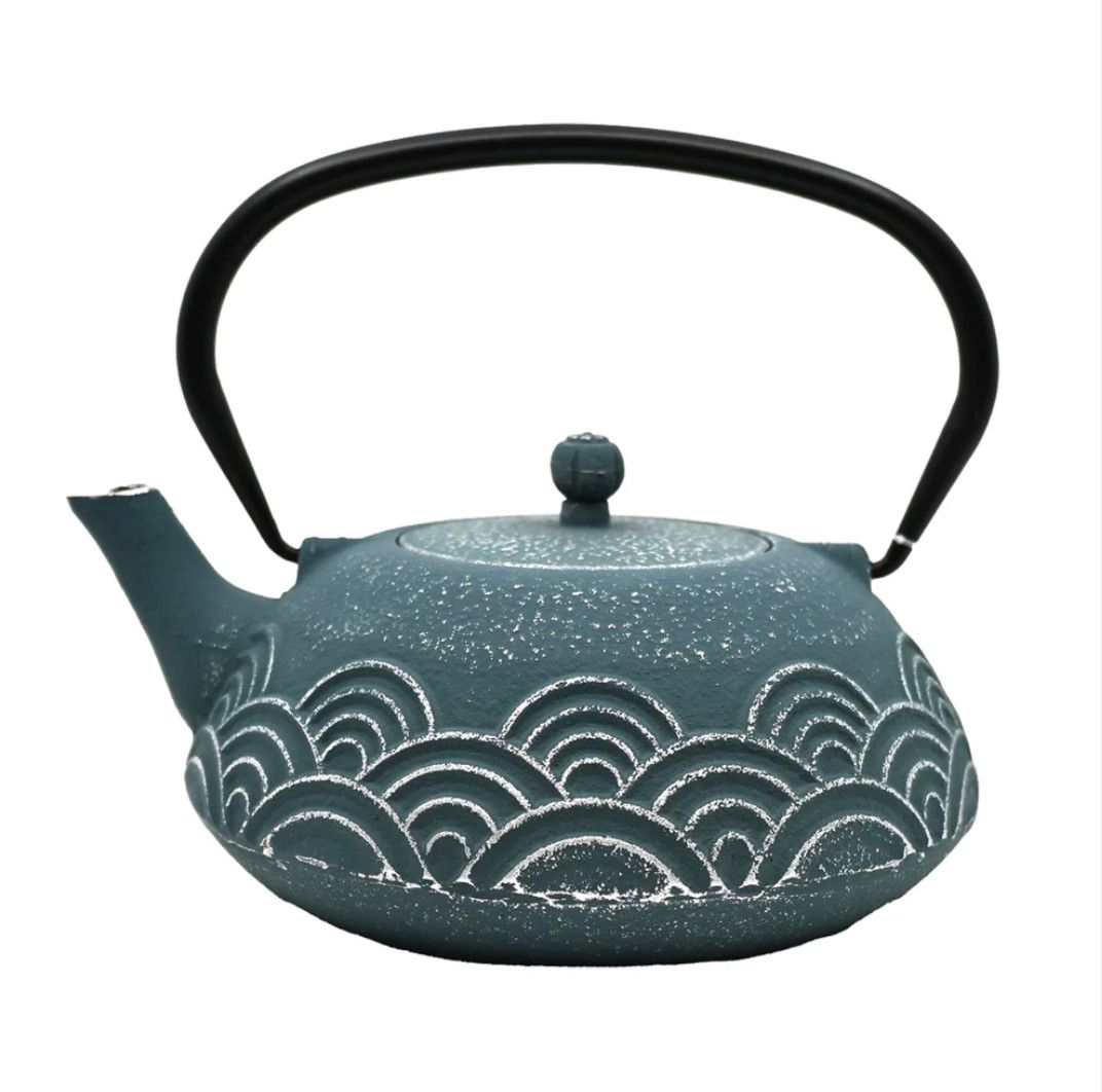 Blue Seigaiha Design 40oz Cast Iron Tea Pot (1/8) | Urban Tokyo