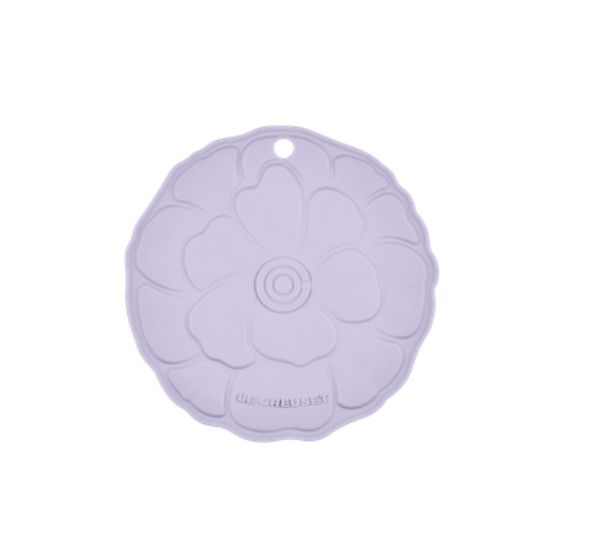 Silicone Trivet Petal 8 In Powder Purple  | Le Creuset