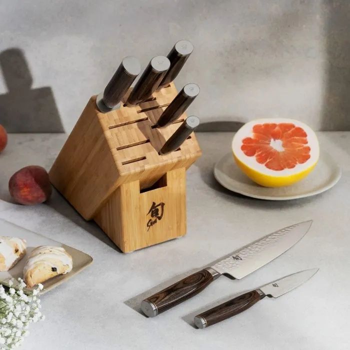 Premier 8 Pc Professional Block Set: Paring 4", Santoku 5.5", Utility 6.5", Chef's 8", Bread 9", Slicing 9.5", Combination Honing Steel and 11-Slot Bamboo Block.