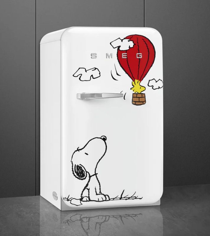Retro Mini Fridge w /Int FZ | Snoopy | Right Hinge | FAB10 | Smeg
