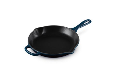 Signature Iron Handle Skillet - Nuit 10.25" (1-3/4 qt.) | Le Creuset