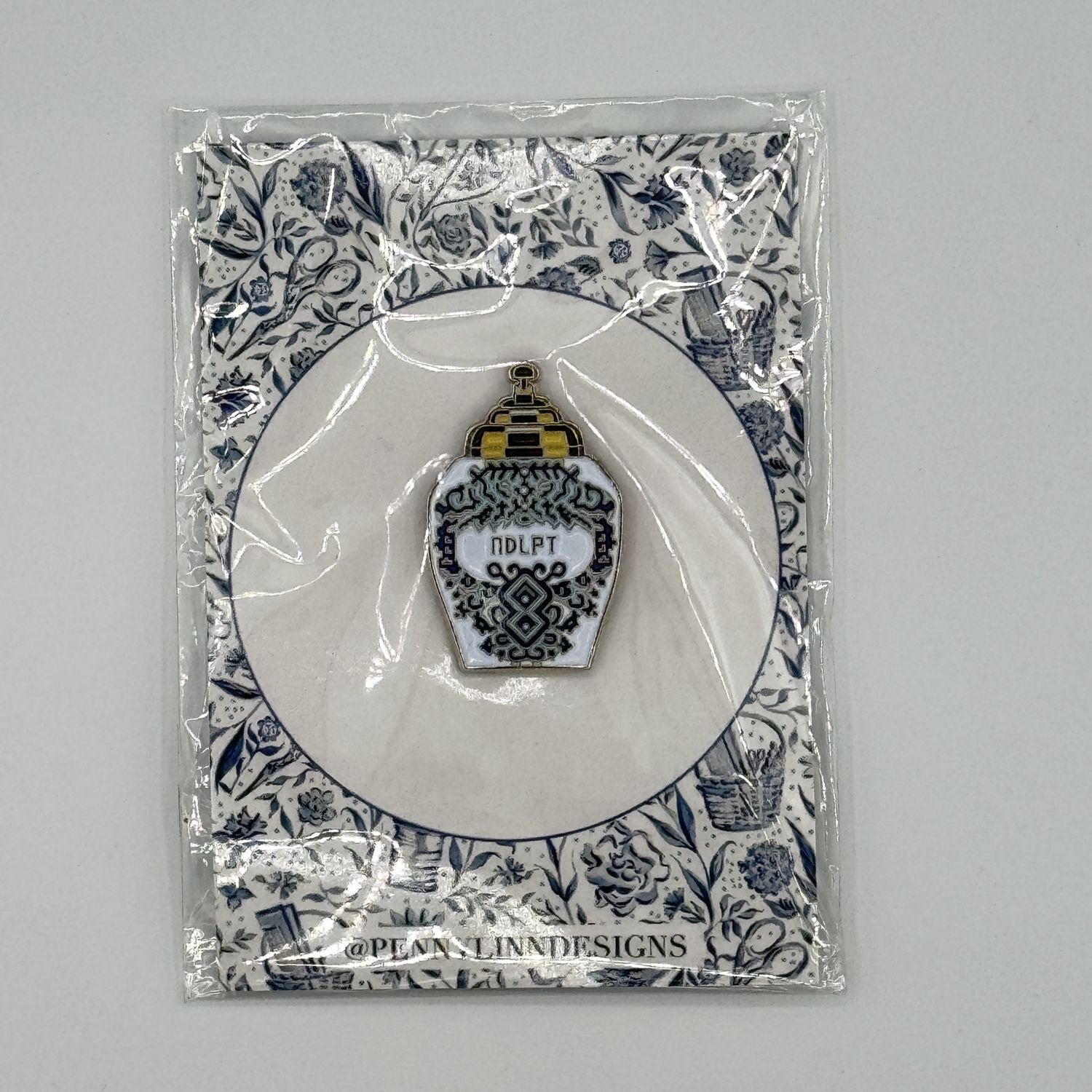 Delft  Jar Needleminder