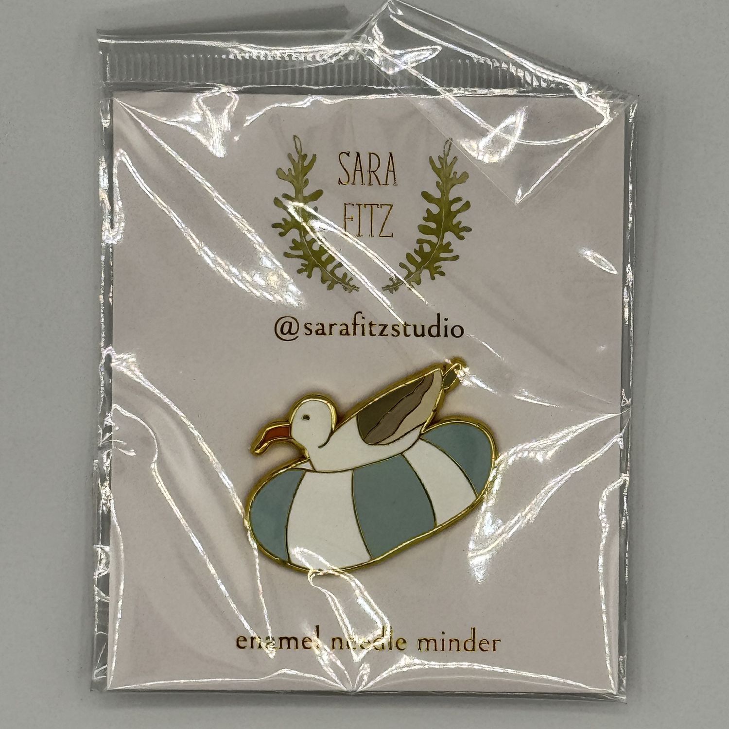 Floating Gull Needleminder