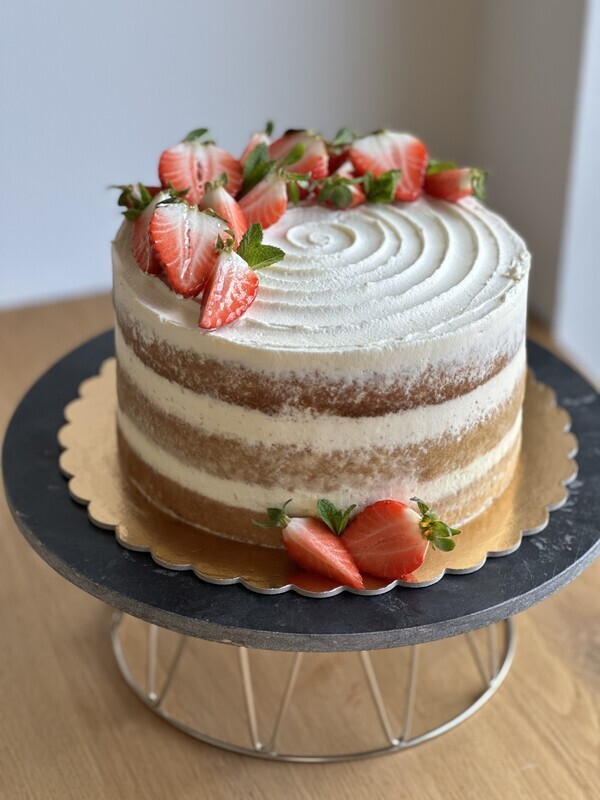 Naked cake (dort na míru)