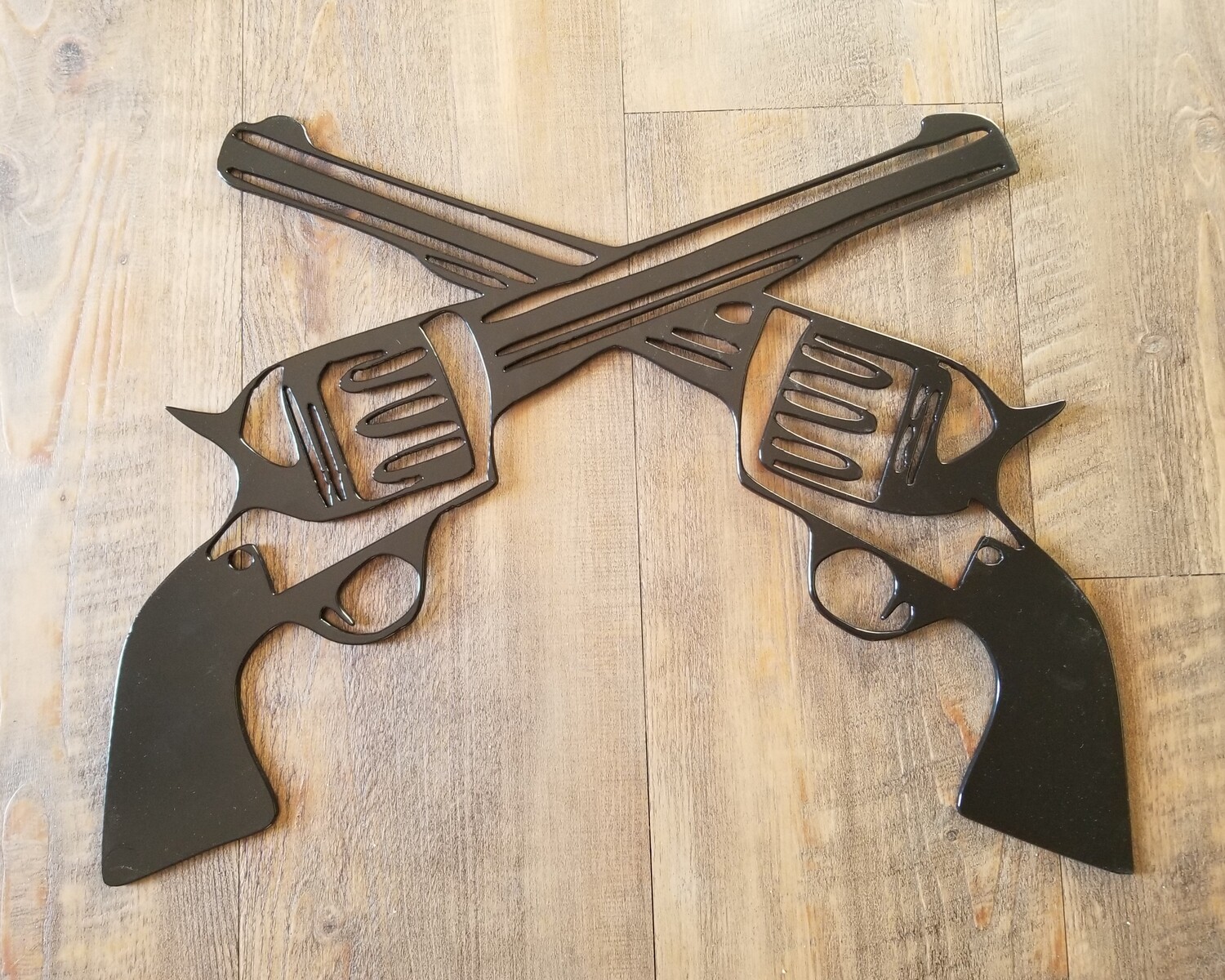 14&quot; x 18&quot; Crossed Revolvers