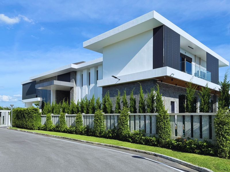 The RiverDale Residence Ultra Luxury Mansion For Sale 118 Million Baht