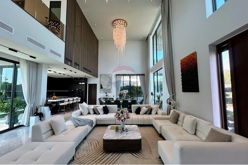 Brand New Luxury Pool Villa Bang Lamung Pattaya | 5 Bed Modern Home