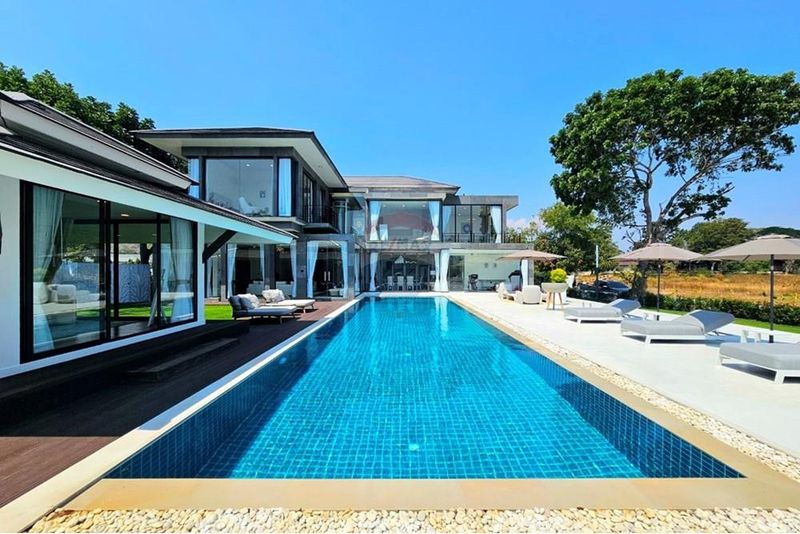 Luxury Pool Villa Hua Hin | 4 Bed Palm Hills Renovated Home