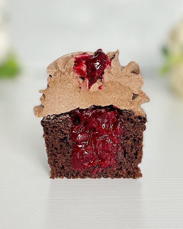 Wegański Zestaw babeczek Czekolada-Wiśnia 12 szt. (cupcakes, muffiny)