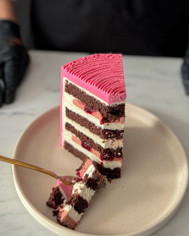 Tort Wegański Truskawka-Czekolada-Malina VEGAN