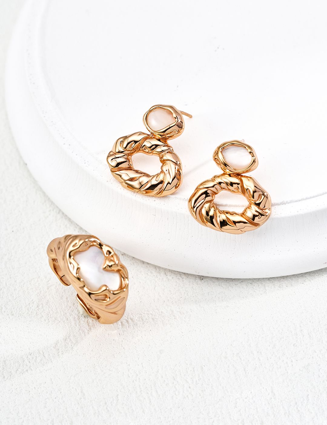 Luna Gleam Earrings