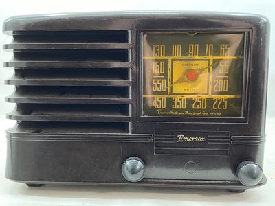 Vintage Robusto Brown Bakelite Art Deco 1941 Emerson Model 330 AM Tube Radio
