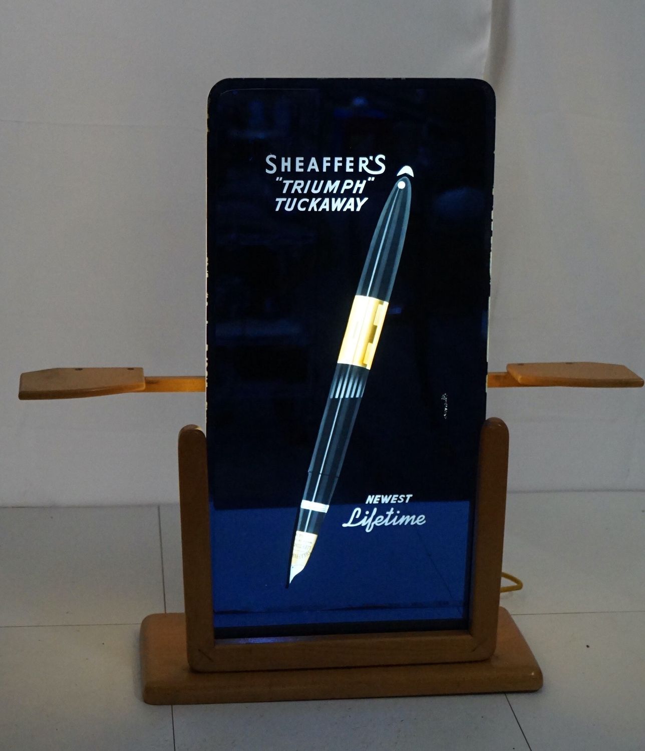 Vintage Sheaffer's Triumph Tuckaway Pen Lighted Advertising Display 23" x 22" x 6"
