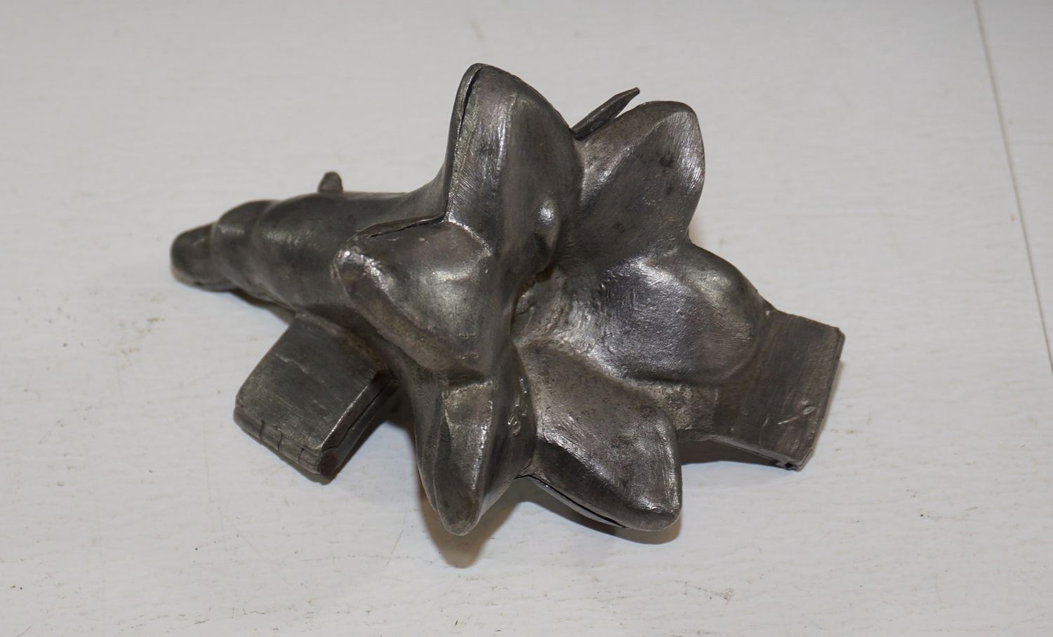 Vintage Cast Pewter Lily Ice Cream Mold 354 E &amp; Co, NY 4.75" x 5.75" x 4"