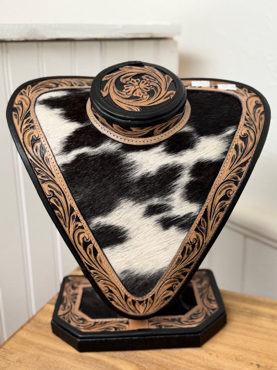 Grand Cowhide &amp; Leather Jewelry Display