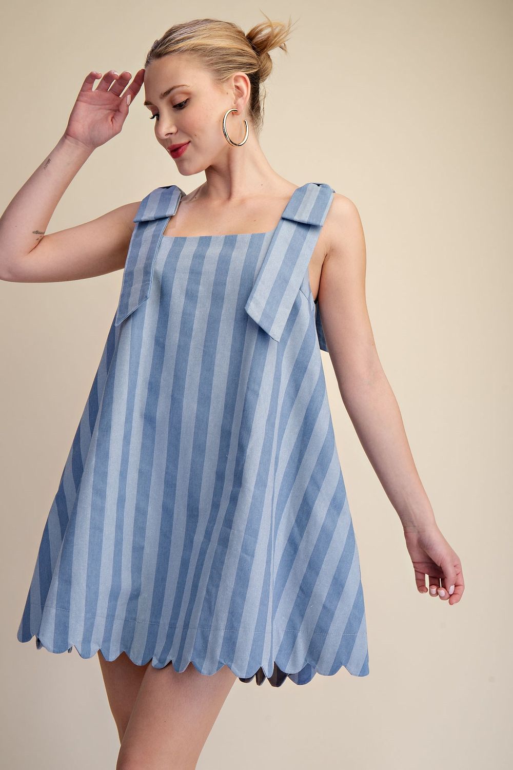 Scoop Neck Bow Scallop Jean Dress, Size: Small