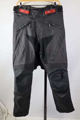 Roleff Herren Motorradhose Gr. M Schwarz Knieprotektoren Top Zustand Roleff Herren Motorradhose Gr. M Schwarz Knieprotektoren Top Zustand