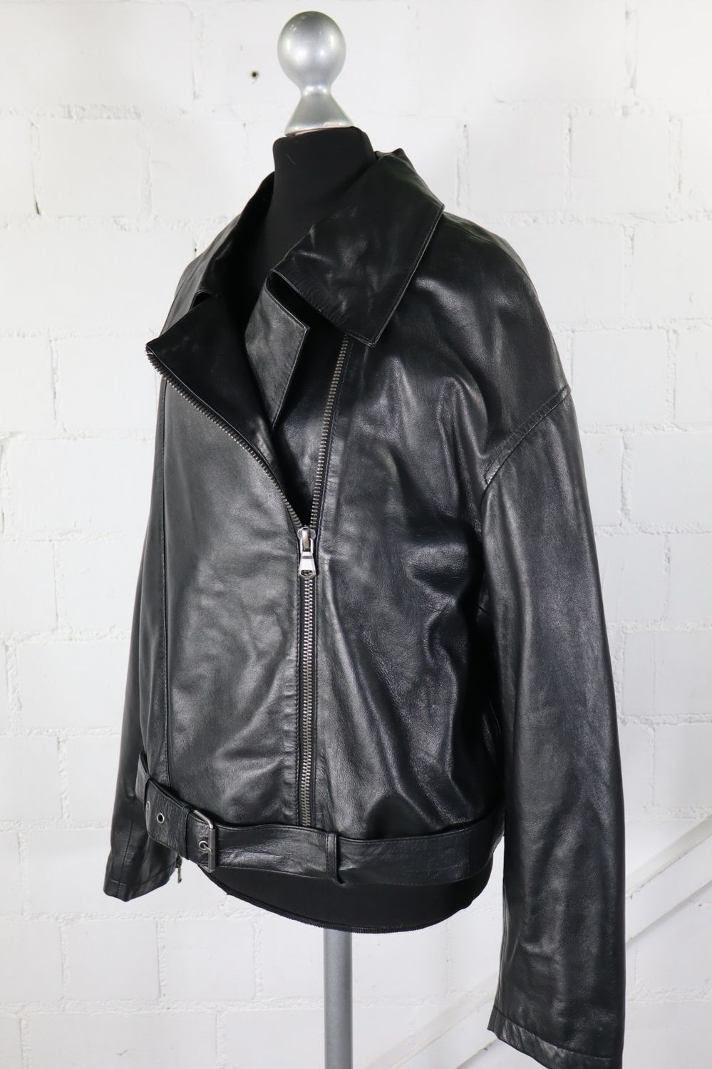 Freaky Nation Lederjacke XL Schwarz NEU mit Etikett Echtleder Bikerjacken Gürtel