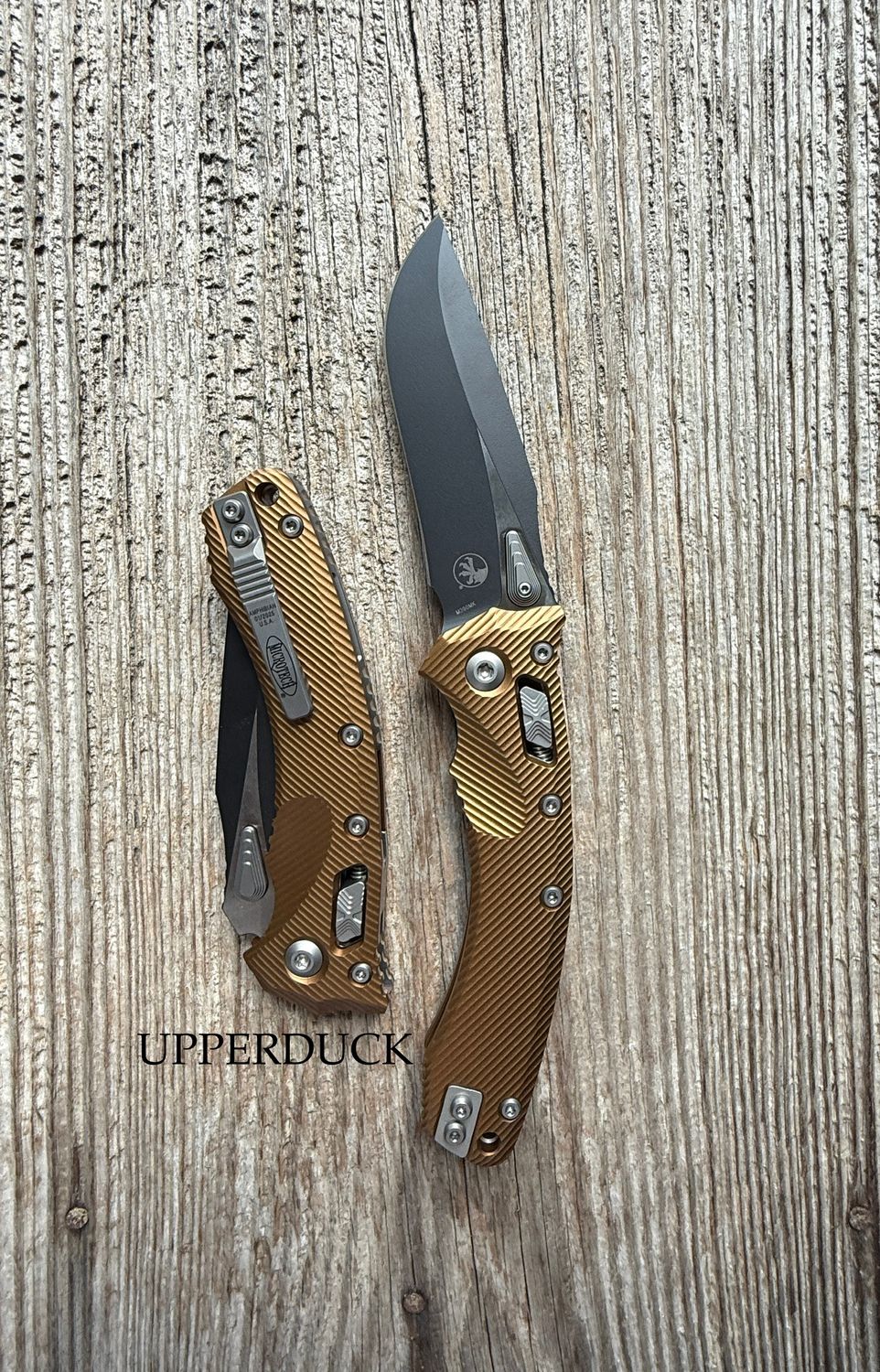 Microtech Amphibian RAM-LOK Manual Folder – Black Standard Edge Blade, Tan Aluminum Handle (137RL-1FLTA)