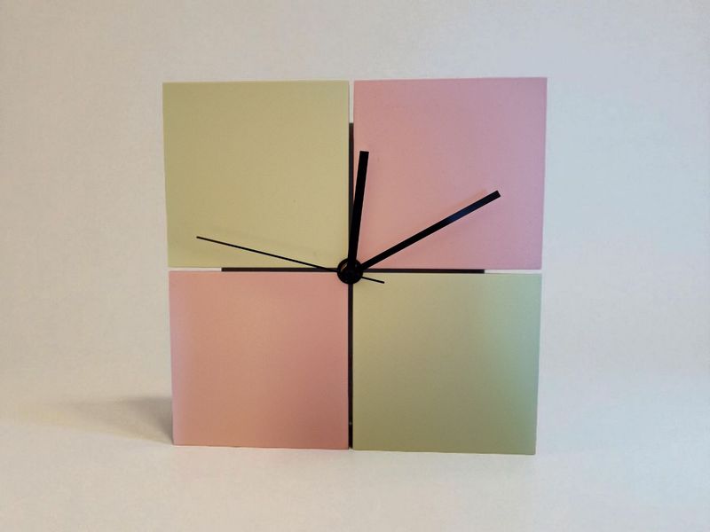 Moderne Wanduhr 28x28 cm – Design in Minze & Pink,