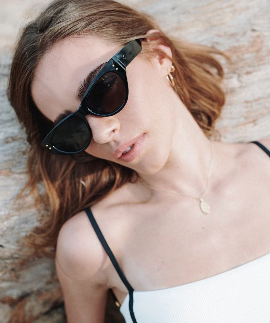 Carly Sunglasses Black/Smoke