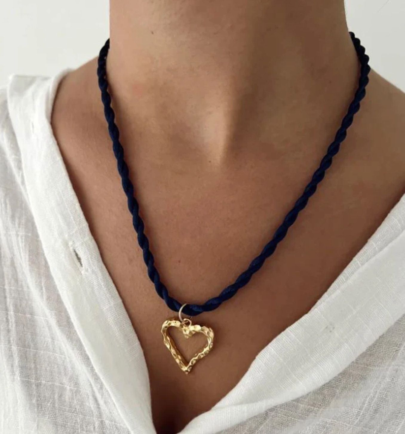 ELEANOR ON CORD NECKLACE