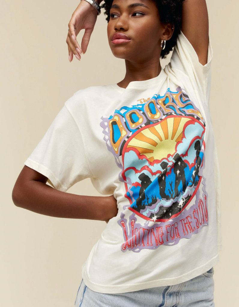 THE DOORS WAITING FOR THE SUN BOYFRIEND TEE