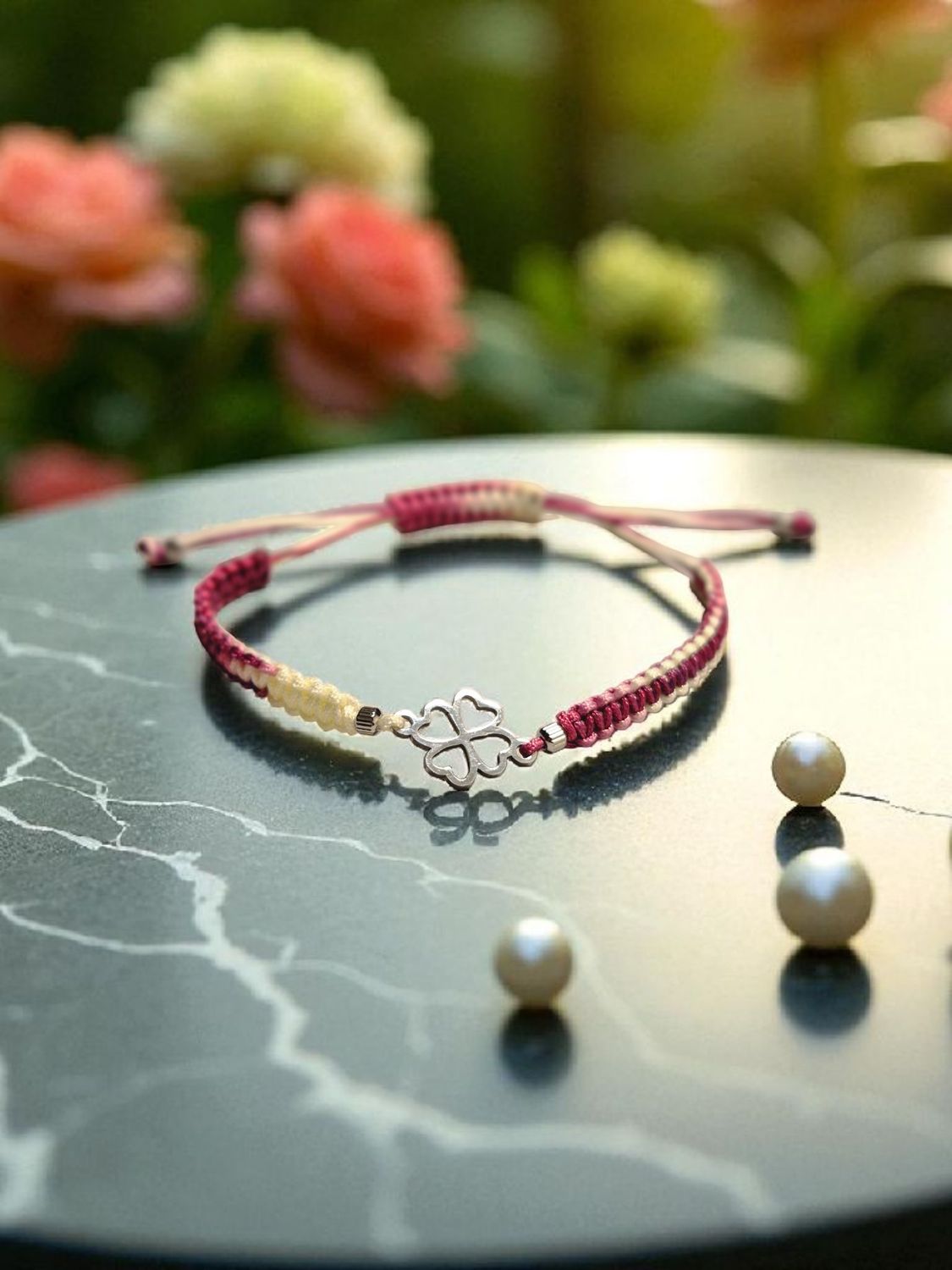 Bransoletka pleciona ze srebrną koniczyną