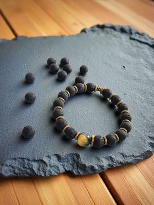 Bransoletka męska z lawą wulkaniczną i tygrysim okiem