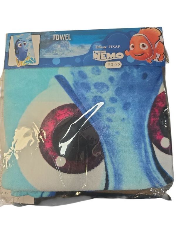 Disney Finding Nemo Towel ( Dory )