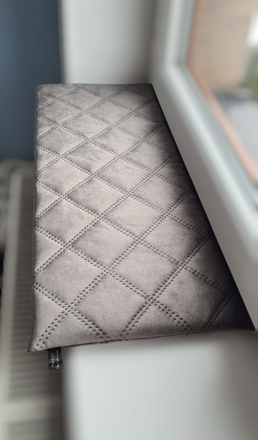 Parapetnik Glamour - welurowe legowisko na parapet | Meylumi