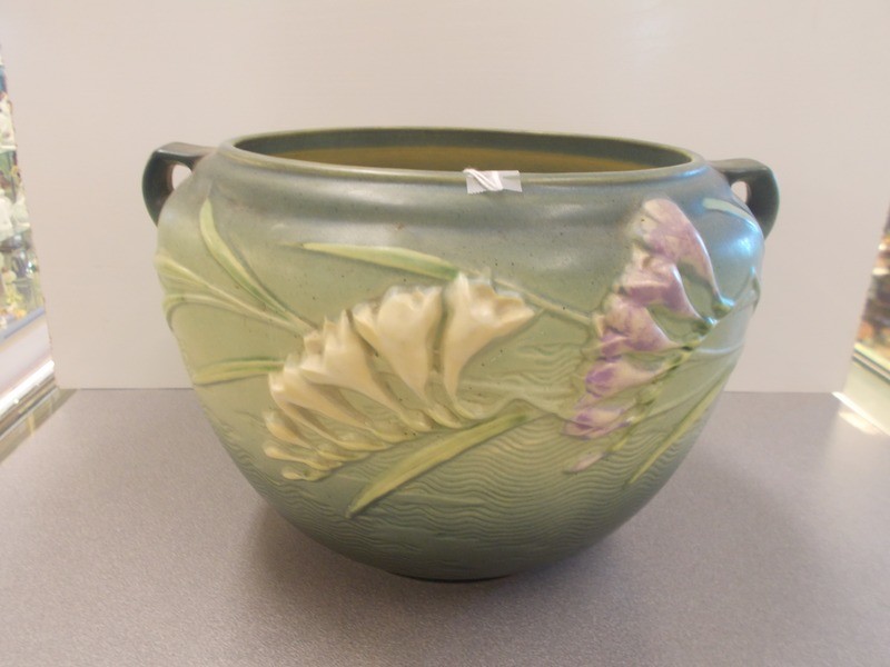 Roseville Freesia Jardiniere and Pedestal