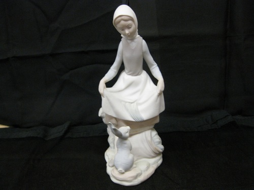 Lladro Girl With Rabbit