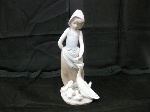 Lladro Girl With Ducks