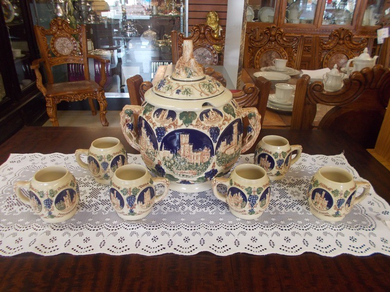 German Hot Cider Barrel with 6 Mugs