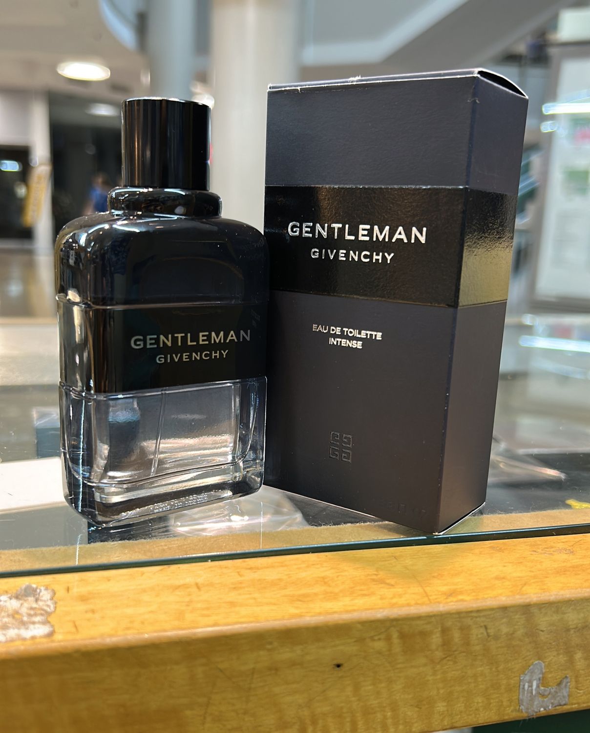 Gentleman Givenchy
