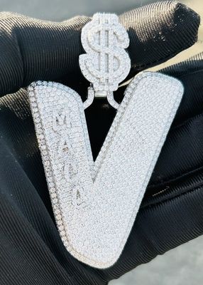 Custom Charm V (macc)