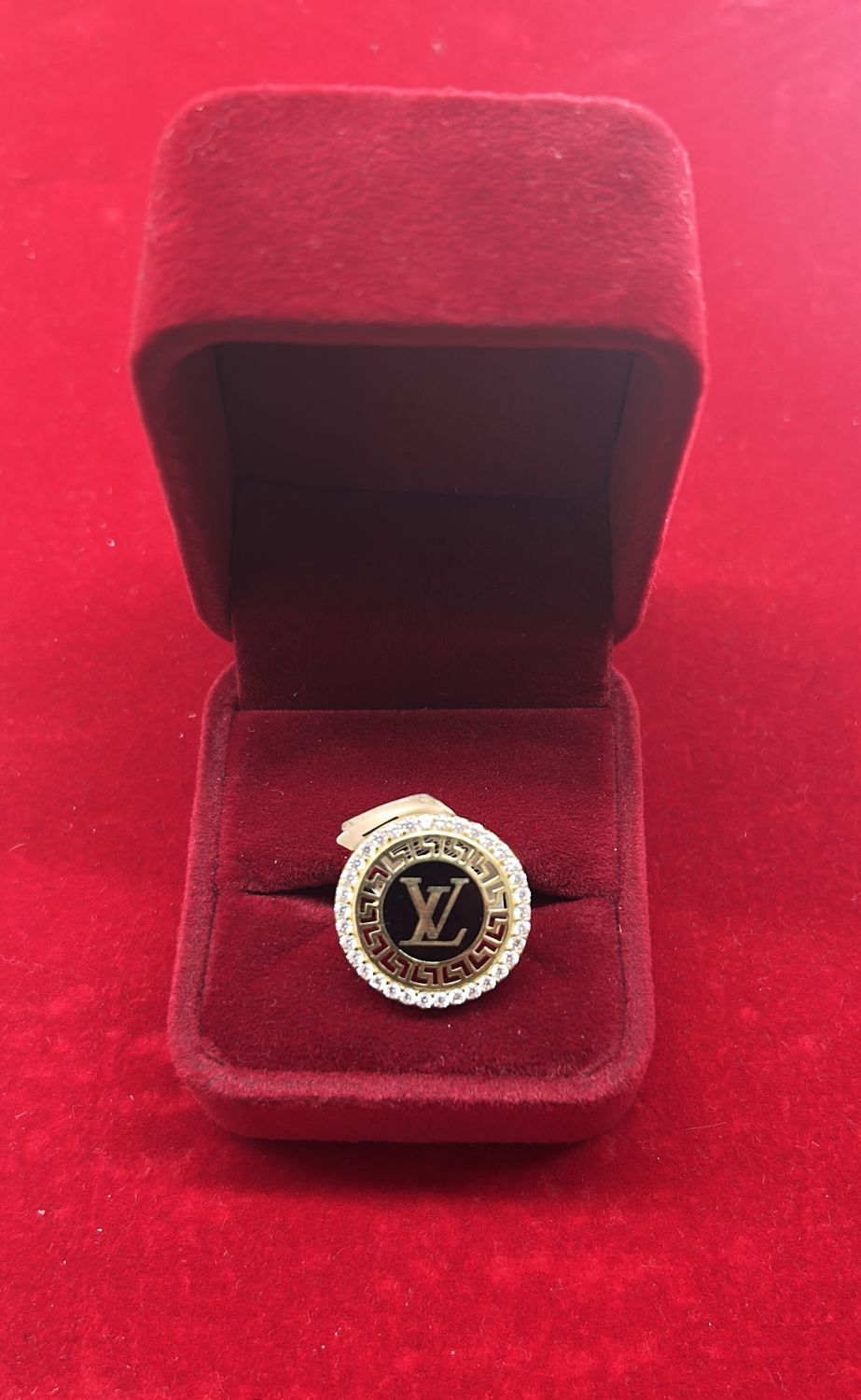 10K GOLD LV STYLE MEN’S RING 3.8g