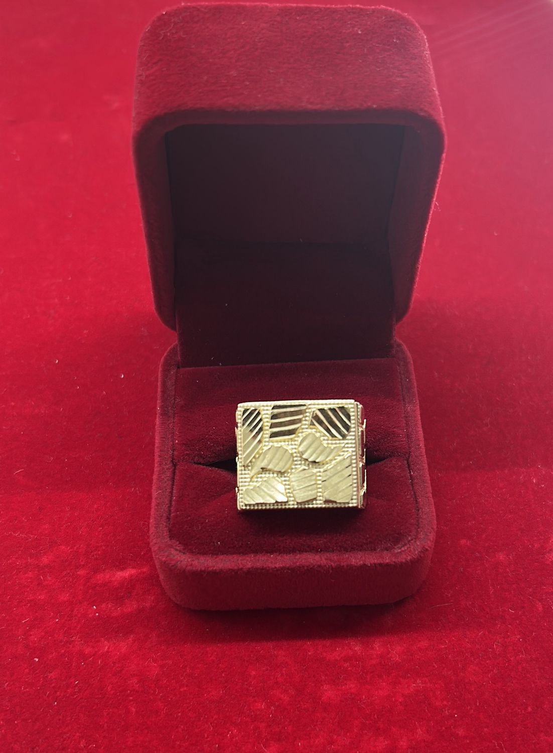 10K GOLD MEN’S NUGGET RING 7.9g