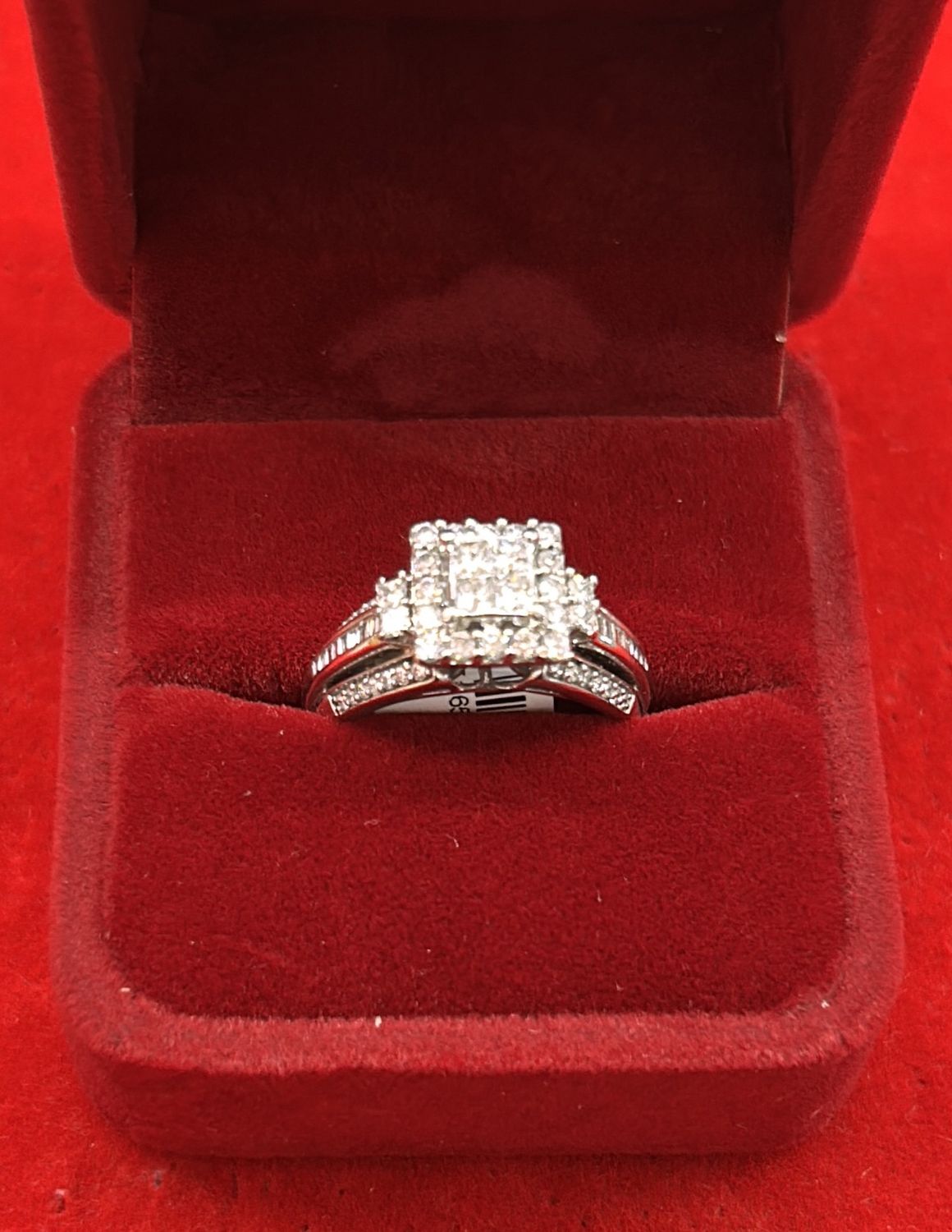 10Kt Whitegold Diamond Womens Ring