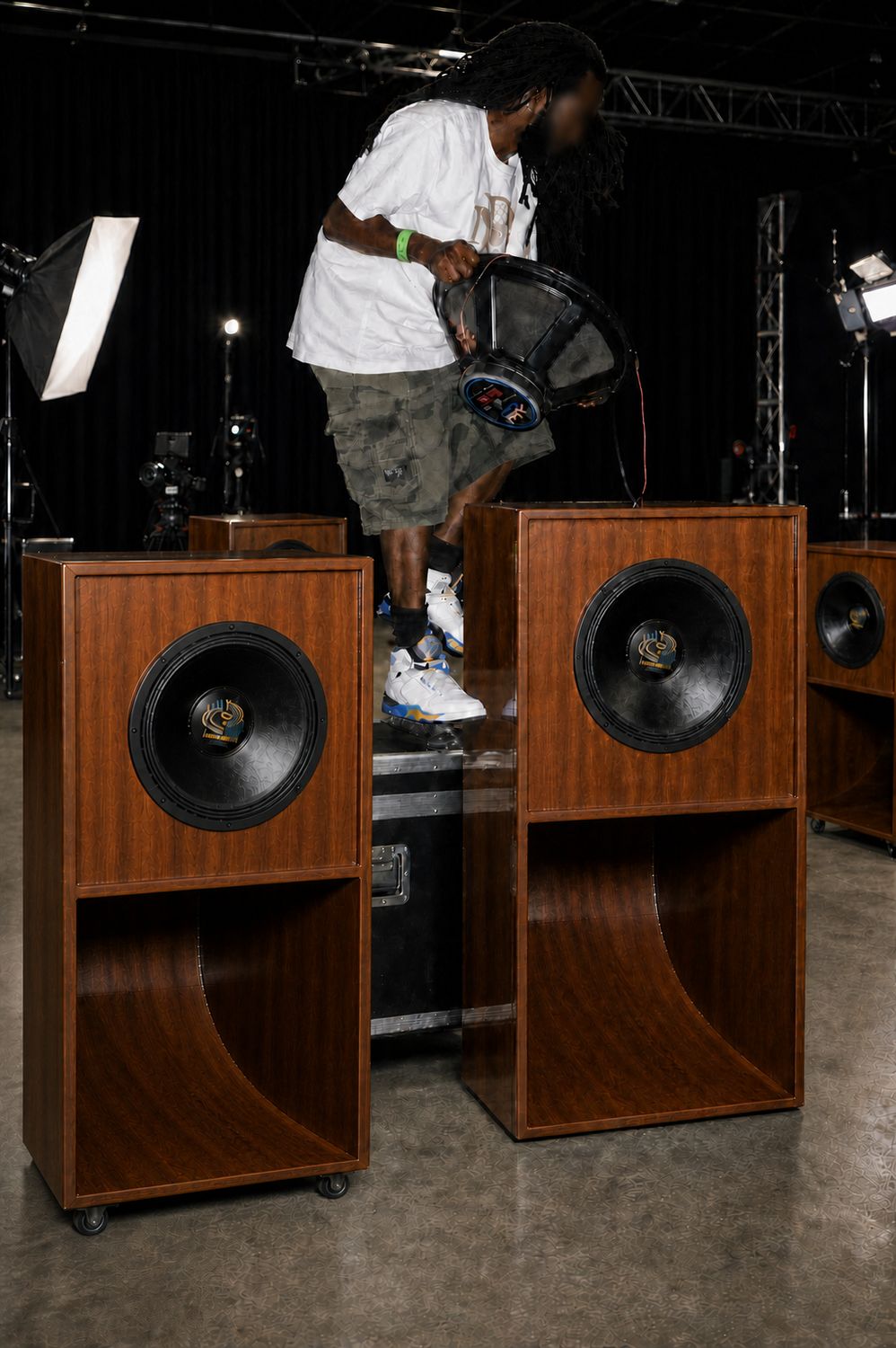18' "SCOOP" SUBWOOFER BOX 18' "SCOOP" SUBWOOFER BOX