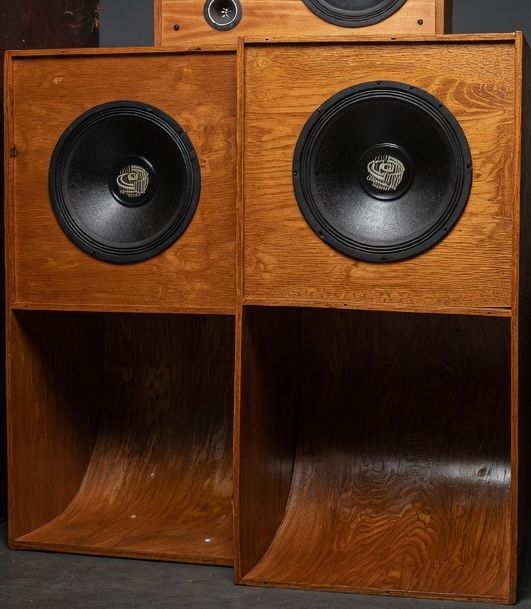 18' "SCOOP" SUBWOOFER BOX 18' "SCOOP" SUBWOOFER BOX