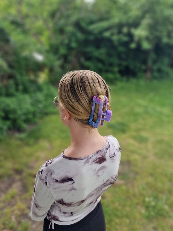 BLÅ MARMOR HÅRKLÄMMA – stark, stilren & skonsam
