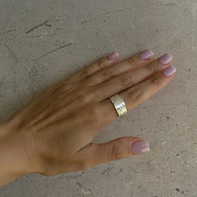 טבעת מקומטת רחבה