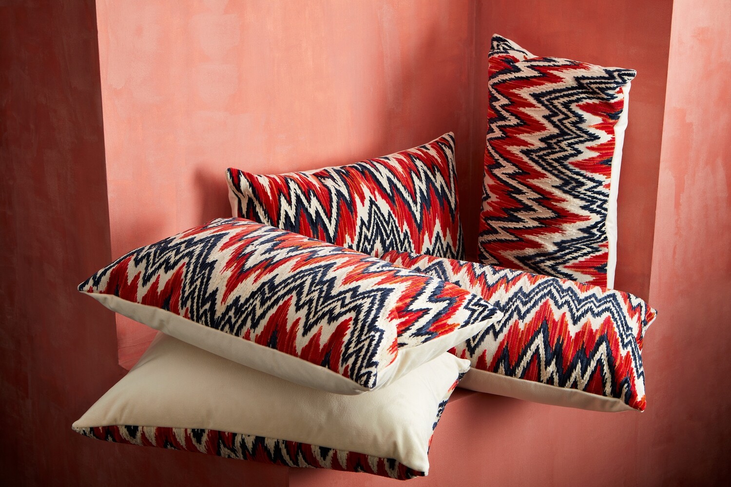 Pillow zig zag red