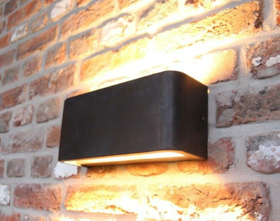 Outdoor wall lamp