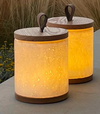 Wireless portable lamp for indoor &amp; outdoor use